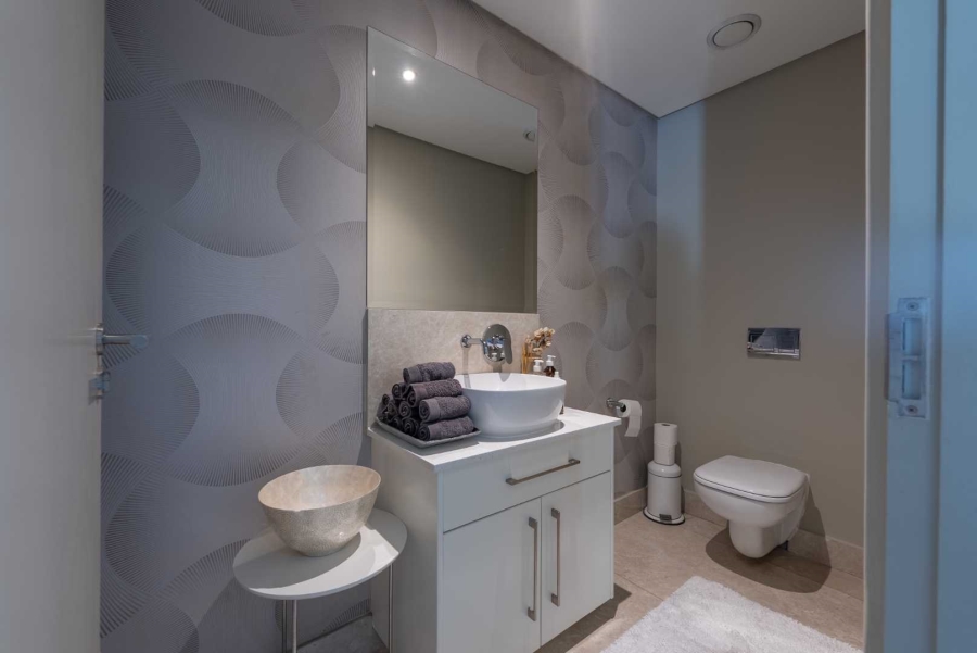 3 Bedroom Property for Sale in Sea Point Western Cape